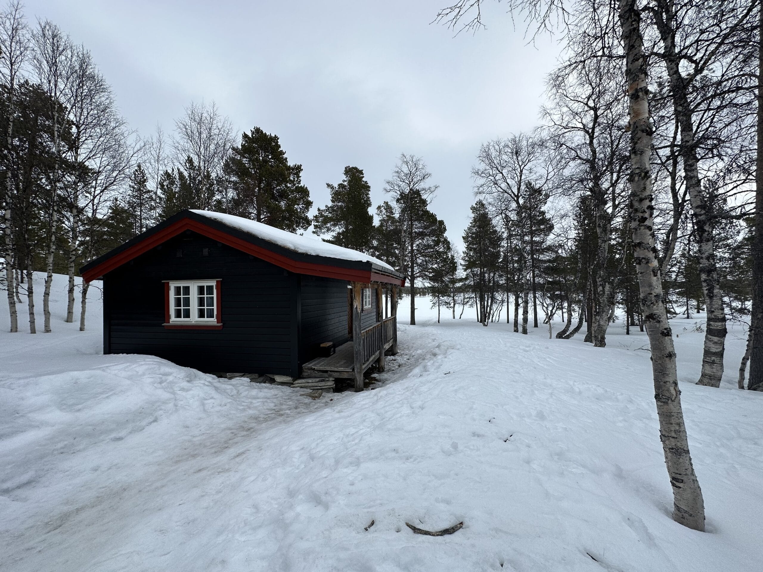 Roasthytta ved Nedre Roasten vinterstid